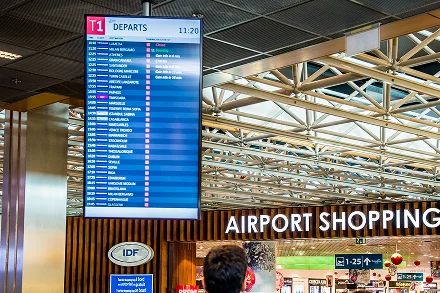 écran dans une gare