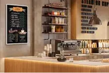Café avec un écran style papier sur le mur